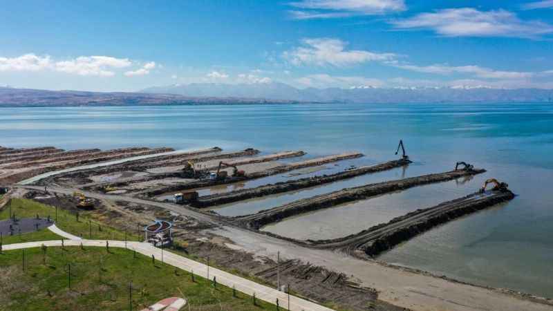 Van Gölü’nden 1 milyon 365 bin metreküp dip çamuru çıkartıldı