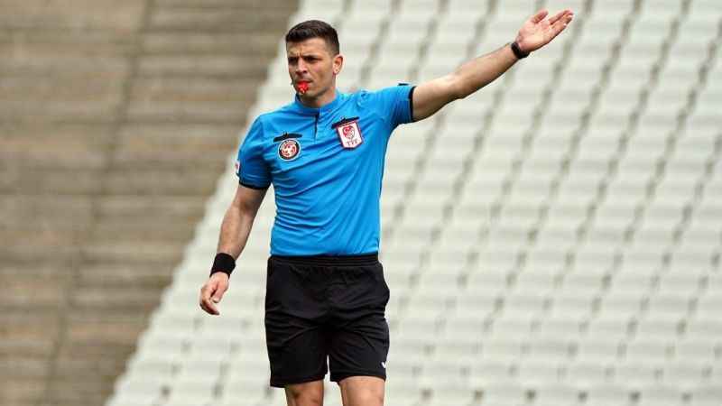 Süper Lig'de sahada Ümit Öztürk, VAR odasında Koray Gençerler