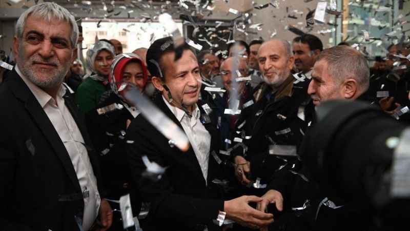 Şadi Yazıcı alkışlarla karşılandı