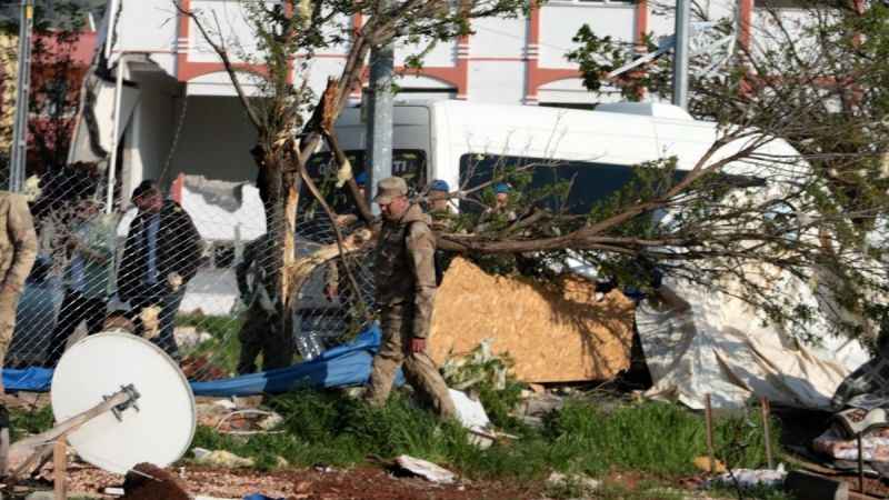 DEPREM BÖLGESİNİ BU DEFA FIRTINA VURDU