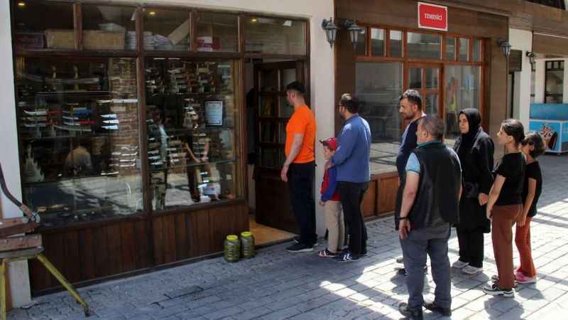 Bıçakçılarda arife yoğunluğu