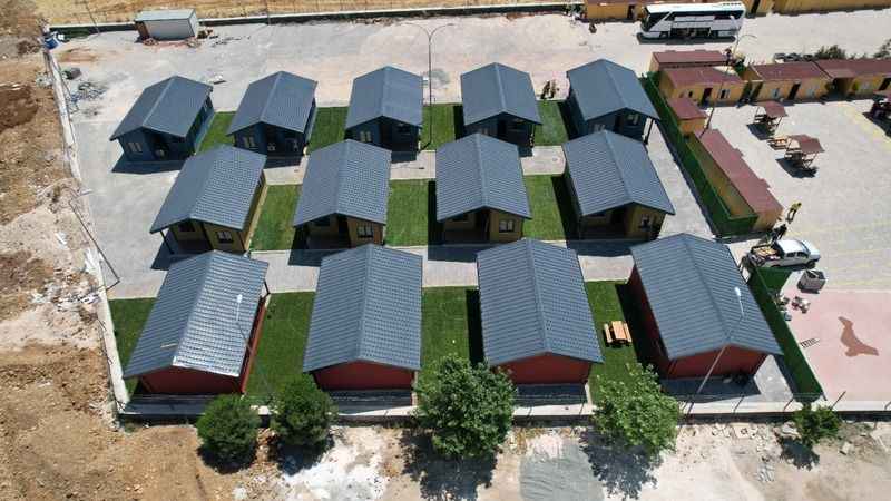 55 günde inşa edilen kalıcı konutlar teslim ediliyor