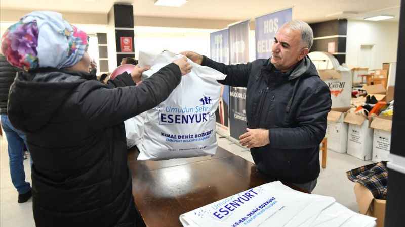 Esenyurt Belediyesi'nden 6 bin çocuğa mont ve bot