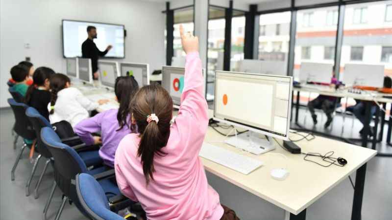 Esenyurt'ta çocuklar, bilim ve sanatla dolu bir gün geçirdi