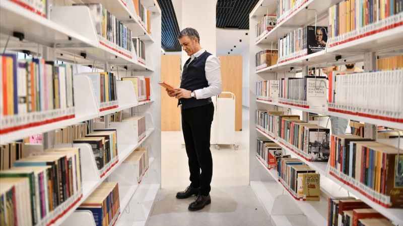 Belediye Başkanı çocuklara masal kitabı seslendirdi