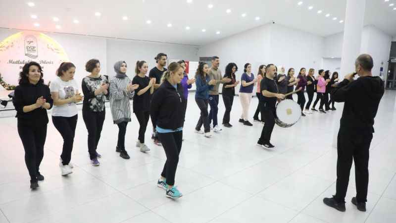 Eyüpsultan'da halk oyunları kurslarına yoğun ilgi