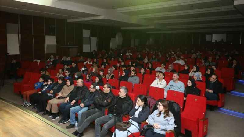 İnegöl Şehir Tiyatrosu, 'En Büyük Haber'i sahneledi