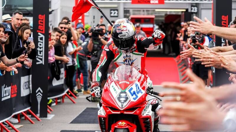 Red Bull sporcusu Toprak Razgatlıoğlu geçirdiği sakatlık sonrası yeniden lider