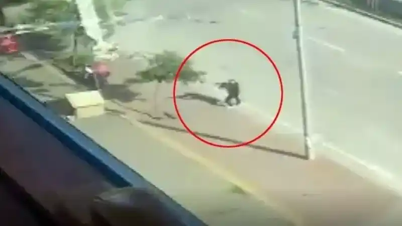 AK PARTİYE SİLAHLI SALDIRI