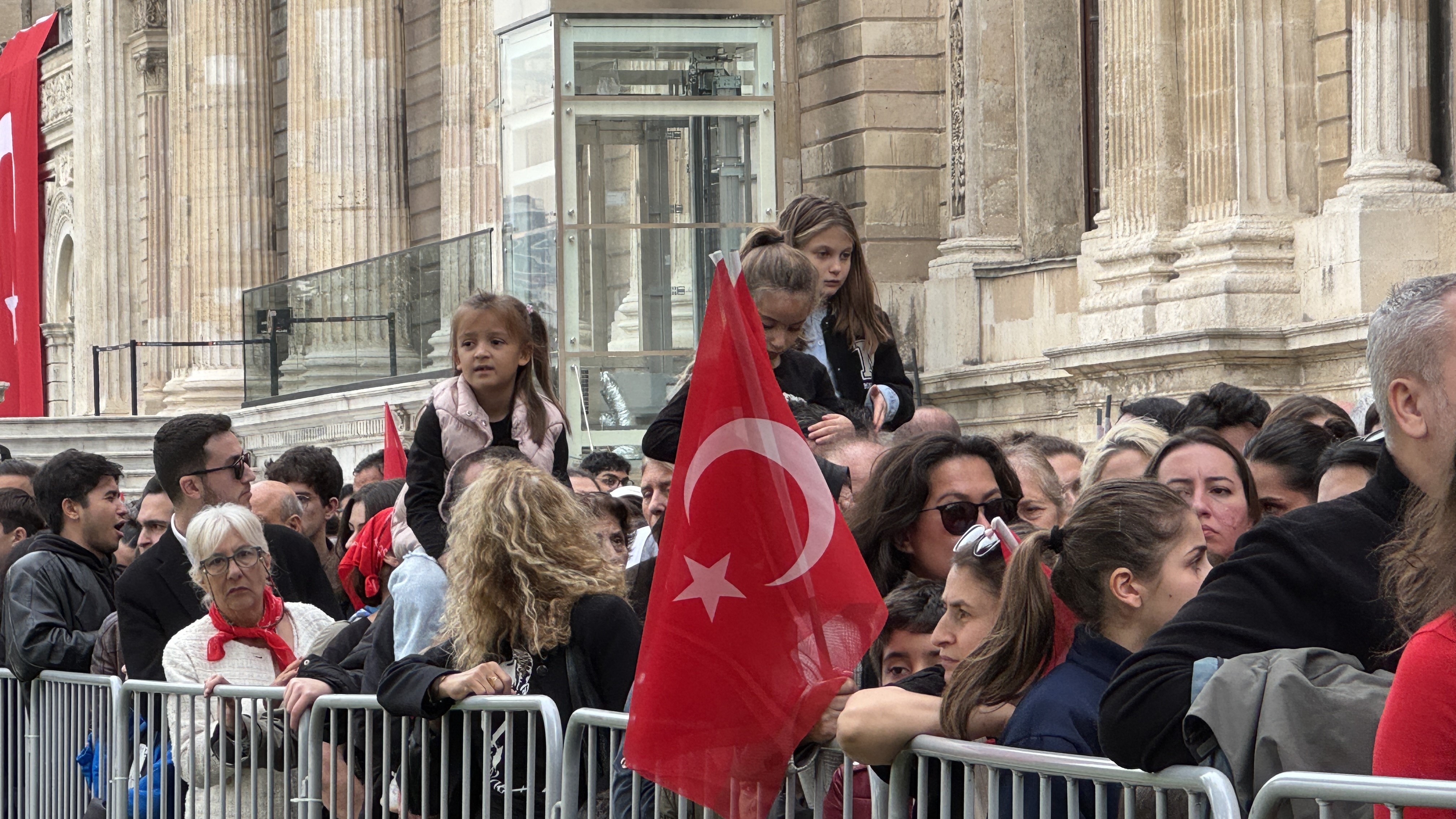 Dolmabahçe'nin Puslu Sabahı: Atatürk'e Veda