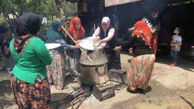 Köylü kadınlar asırlık geleneği yaşatıyor