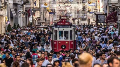 Mega kent İstanbul'da sıcak hava bunalttı