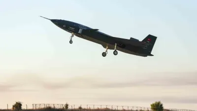 Bayraktar KIZILELMA’nın üretim prototipi ilk uçuş testini başarıyla tamamladı