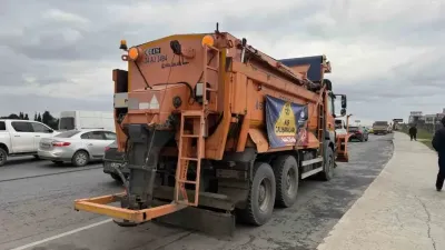İstanbul’da uyarıların ardından kar küreme araçları yollara indi