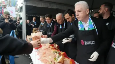 Ümraniye'de 3 ton hamsi dağıtıldı