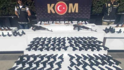 İstanbul’da silah atölyelerine operasyon: Çok sayıda silah ve 2 bini aşkın silah üretecek parça ele geçirildi