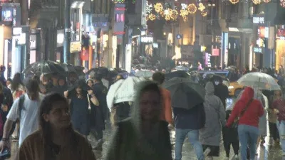 İstanbul’da gök gürültülü sağanak yağış etkili oluyor