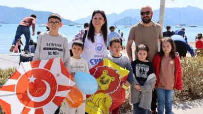 Marmaris’te Gökyüzü Rengarenk Oldu