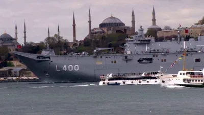 TCG Anadolu İstanbul Boğazı'nda