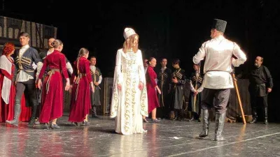 Çerkes kültürünü tiyatroyla yaşatıyorlar