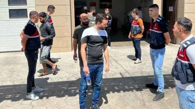 Yasa dışı yollarla ülkeye giren 12 düzensiz göçmen sınır dışı edildi