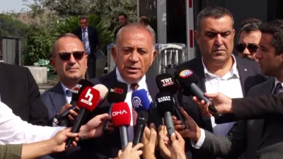 Gürsel Tekin CHP'nin Sarıyer'deki binasına geldi: 