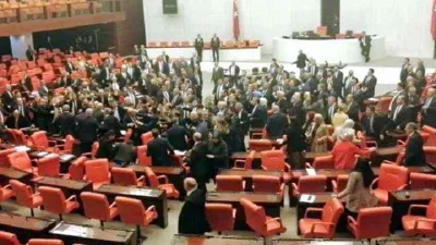 AK Parti ve CHP meclis üyeleri arasında gerginlik