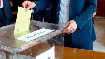 Eski CHP Çınarcık İlçe Başkanı sandığa 2 zarf attı