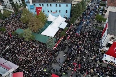 Şehit Astsubay Akın Karakuş'u Sakarya'dan binlerce kişi uğurladı