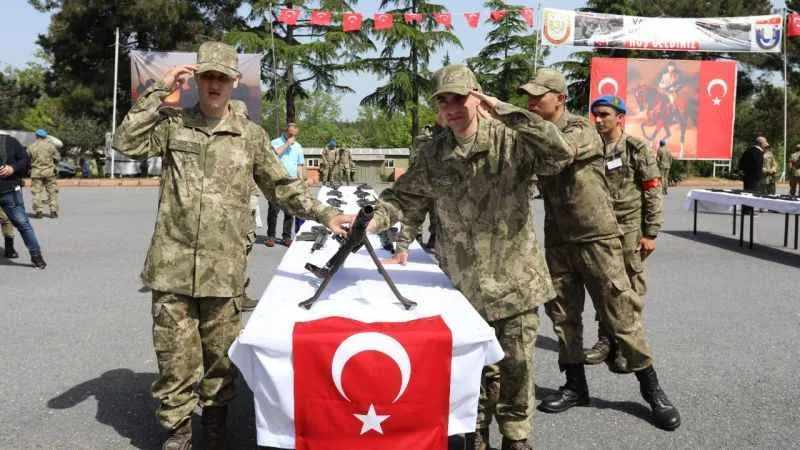 Başakşehir’in en özel gençlerine zurnalı asker eğlencesi