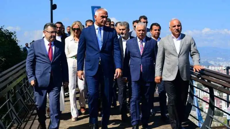 Bakanı Ersoy festival için Trabzon’da