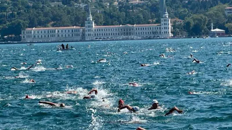 Asya ve Avrupa 35. kez kulaçlarla birleşti