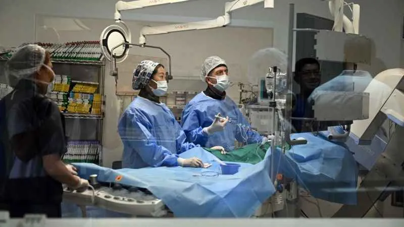 Kırgızistan’da Türk doktorlardan ilk böbrek nakli ameliyatı