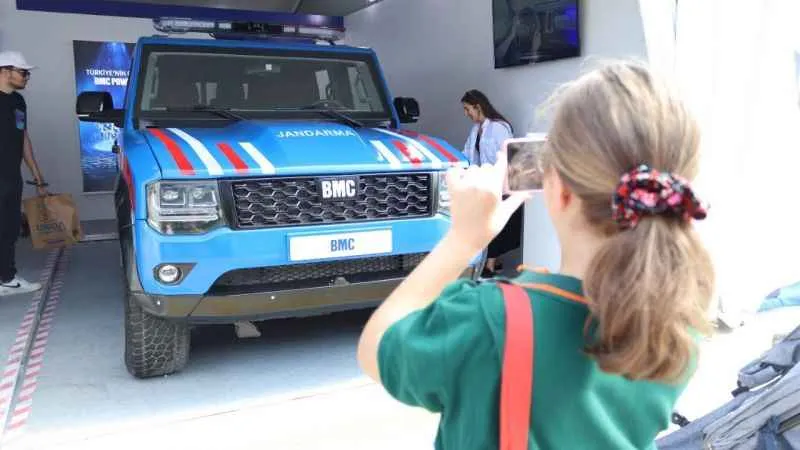 Doğuştan zırhlı, yerli ve milli 'TULGA' jandarma giydirmesiyle ilk kez sergilendi