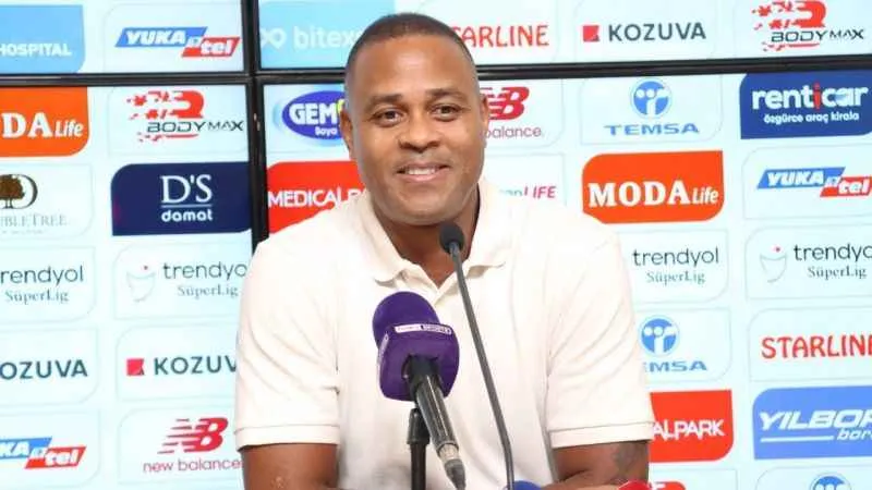 Patrick Kluivert: ”Kazandığımız için mutluyuz ama daha fazla gol atamadığımız için üzgünüz”