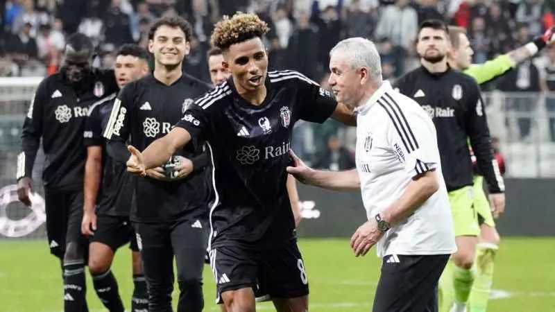 Rıza'lı Beşiktaş, Başakşehir'i 1-0'la geçti