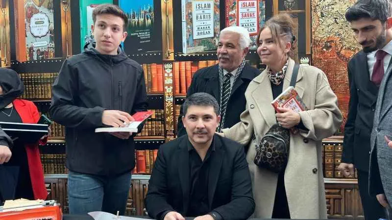 Cumhurbaşkanı Özel Kalem Müdürü Doğan okurlarla bir araya geldi