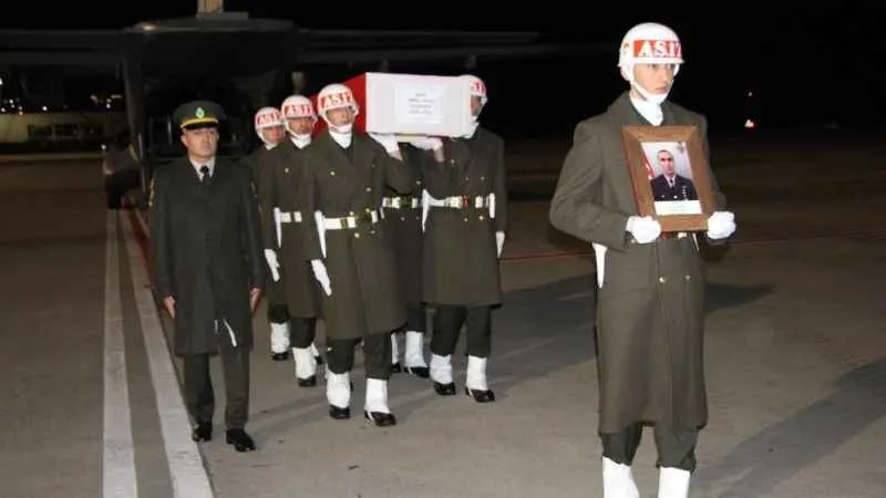 Gümüşhaneli şehit İsmail Yazıcı'nın cenazesi uçakla Trabzon’a getirildi