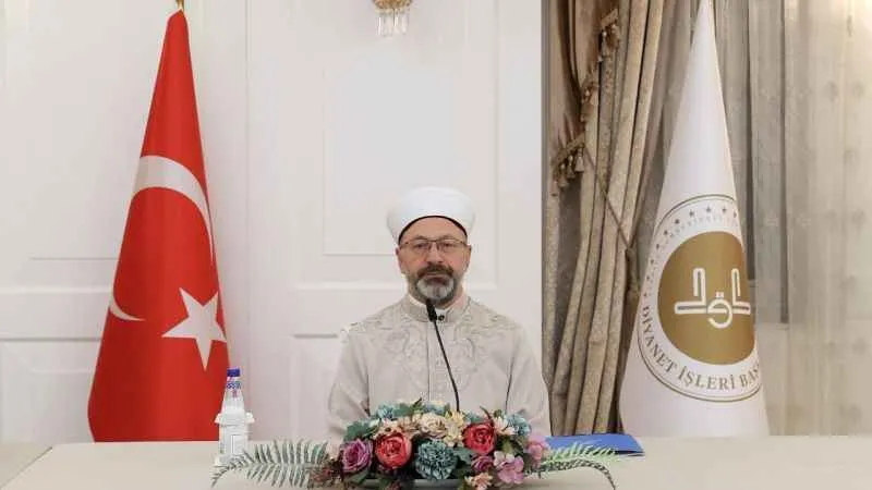 Diyanet İşleri Başkanı Erbaş: “Bütün imkanları değerlendirerek kendinizi yetiştirmelisiniz”