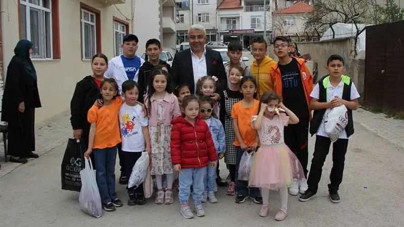 Çocuklar “Holo” diyerek şeker topladı