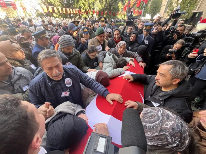 Eskişehirli şehit Üsteğmen Emre Mercan'ı binlerce kişi uğurladı