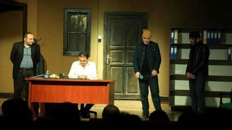 İnegöl Şehir Tiyatrosu, 'En Büyük Haber'i sahneledi